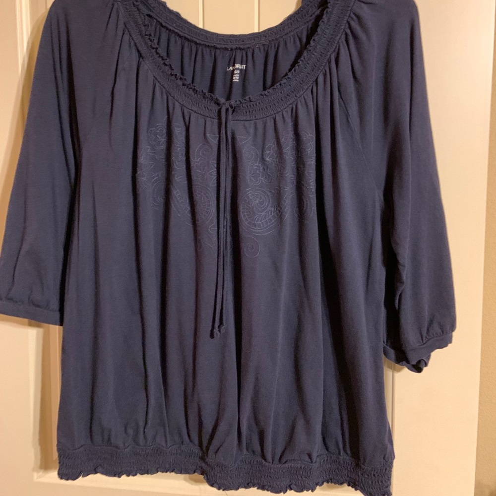 T-shirt with elastic waist
